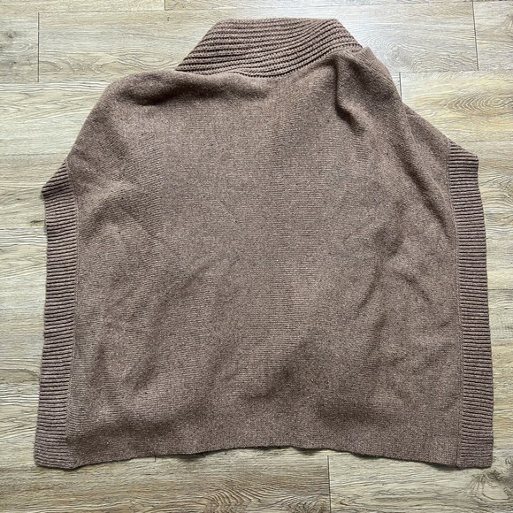 Talbots Wool Blend Ruana Poncho Women's Knit Sweater Tan Shawl One Size - Picture 3 of 8